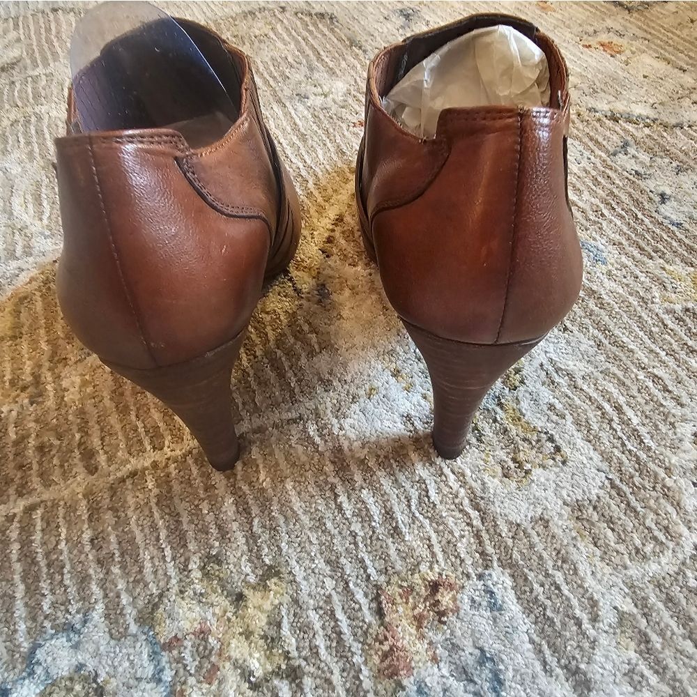 Audrey Brooke heeled Adel booties sz 7, like new - Picture 7 of 11
